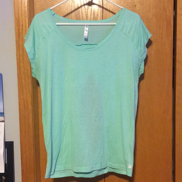 Workout top - Picture 2 of 3